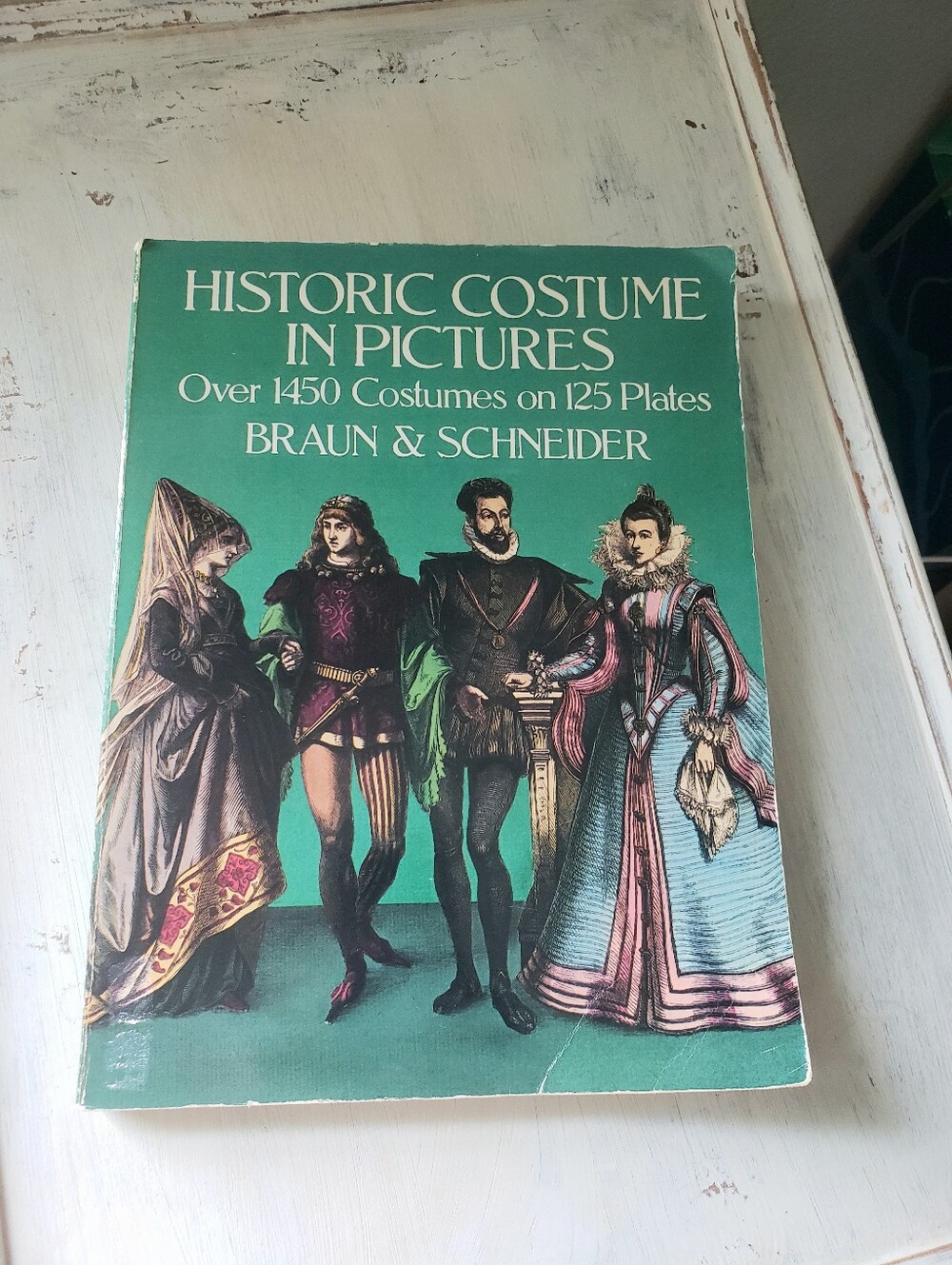 Vintage 1975 Historic Costume in Pictures - Braun & Schneider Paperpack